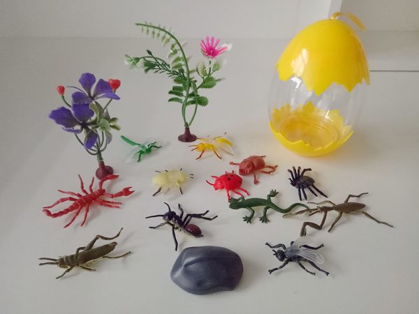 15pcs small insect plastic toy in egg