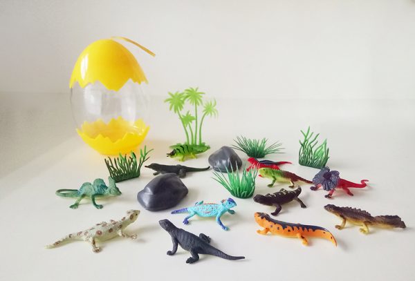 With reptile natural animal model plastic easter egg toy