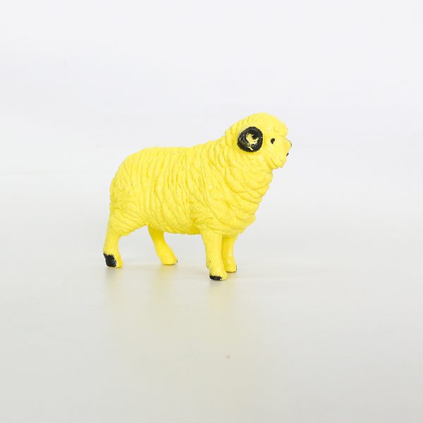 Animal figure play set with mat